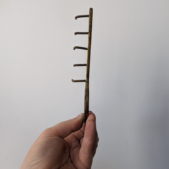 Vintage brass key holder - Picture 4 of 5